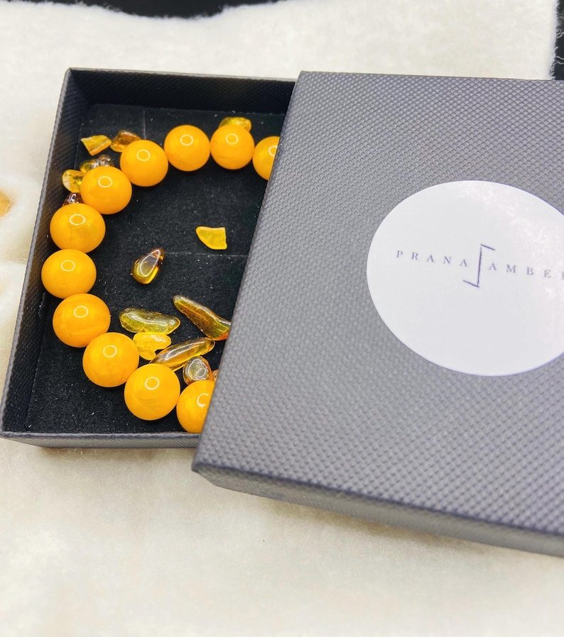 56548094-r-il-53c1a9-7365710071-il_794xN.7365710071_fy3p Karaliskā medus krāsas Batijas Dzintara aproce, 11mm pērlītes