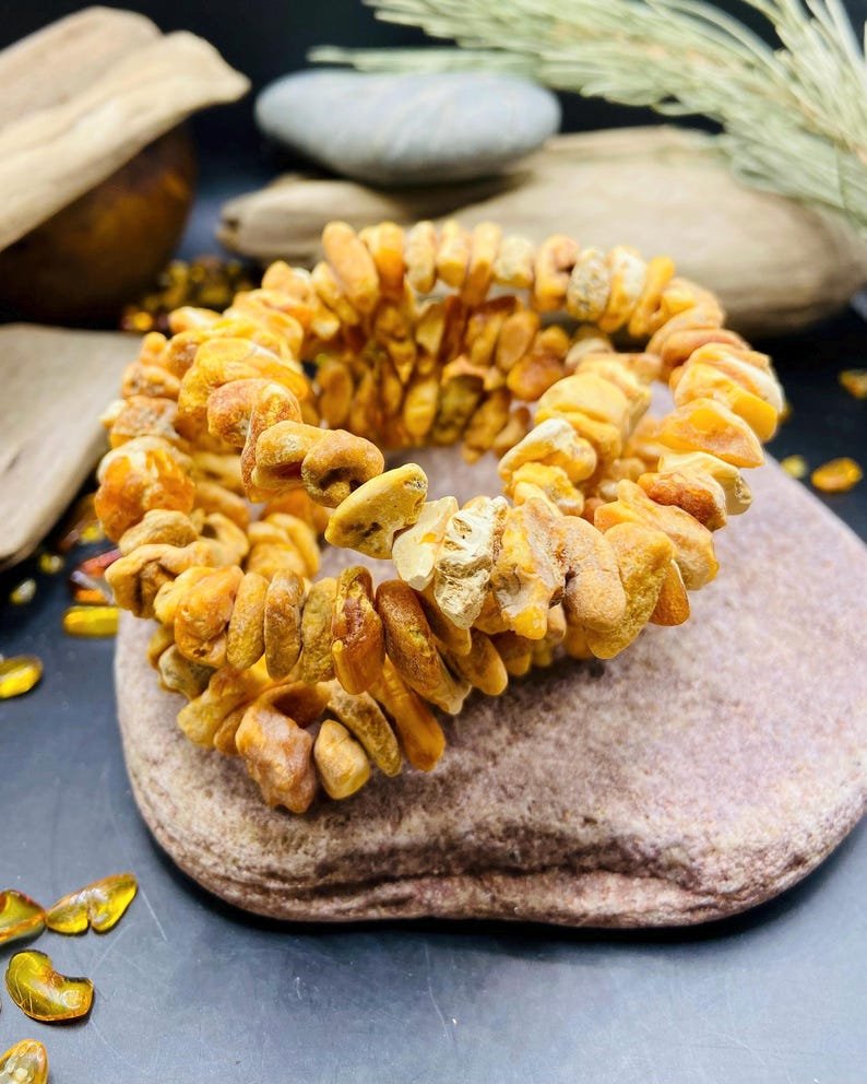 56548094-r-il-54265a-7277449910-il_794xN.7277449910_fxjm Unikāla Baltā Dzintara šķelto gabalu aproce