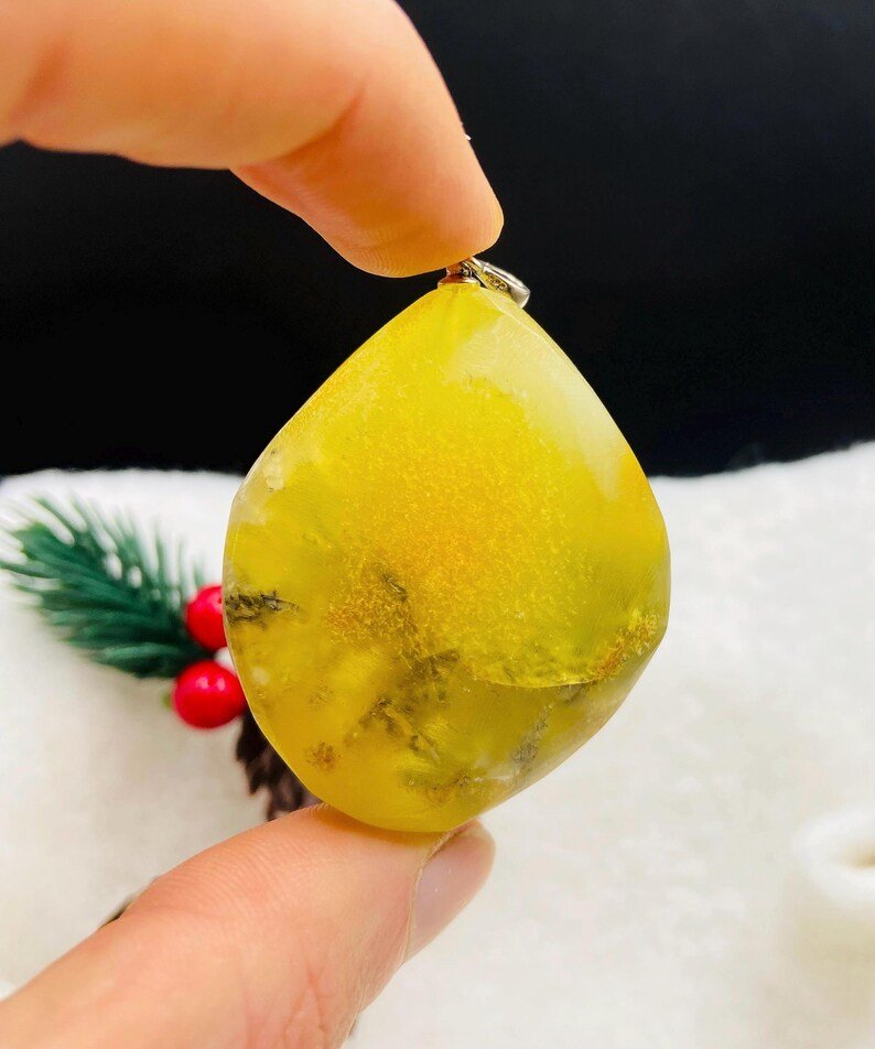 56548094-r-il-54d6ad-7412299242-il_794xN.7412299242_igv8 Liela izmēra zaļganīgi dzeltens Baltijas Dzintara kulons