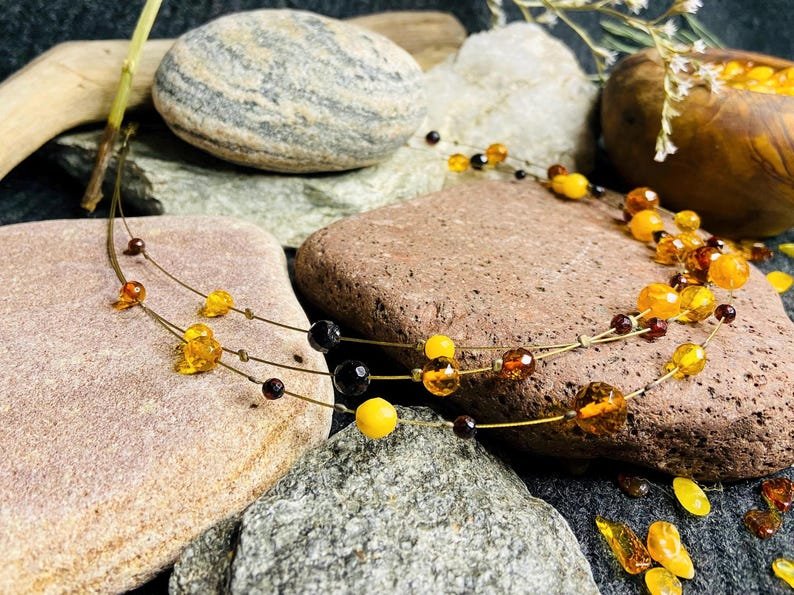 56548094-r-il-57bf3a-6619267005-il_794xN.6619267005_7zx7 Baltijas Dzintara trīs stiepļu aproces un kaklarotas komplekts