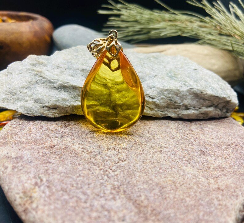 56548094-r-il-57e4d0-7355098575-il_794xN.7355098575_1s7p Luksusa Baltijas Dzintara kulons ar 18K apzeltītu ķēdīti