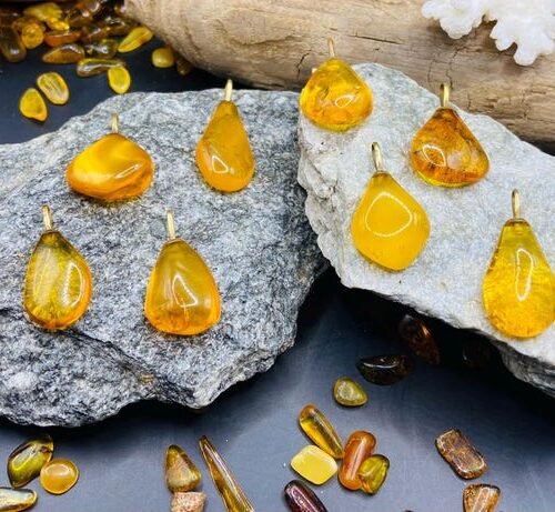 56548094-r-il-5a3240-6931032041-il_794xN.6931032041_8swy Skaisti un Smalki Dzintara kuloni ar 18K apzeltītu ķēdīti