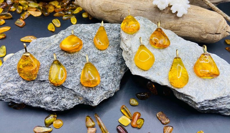 56548094-r-il-5a3240-6931032041-il_794xN.6931032041_8swy Skaisti un Smalki Dzintara kuloni ar 18K apzeltītu ķēdīti