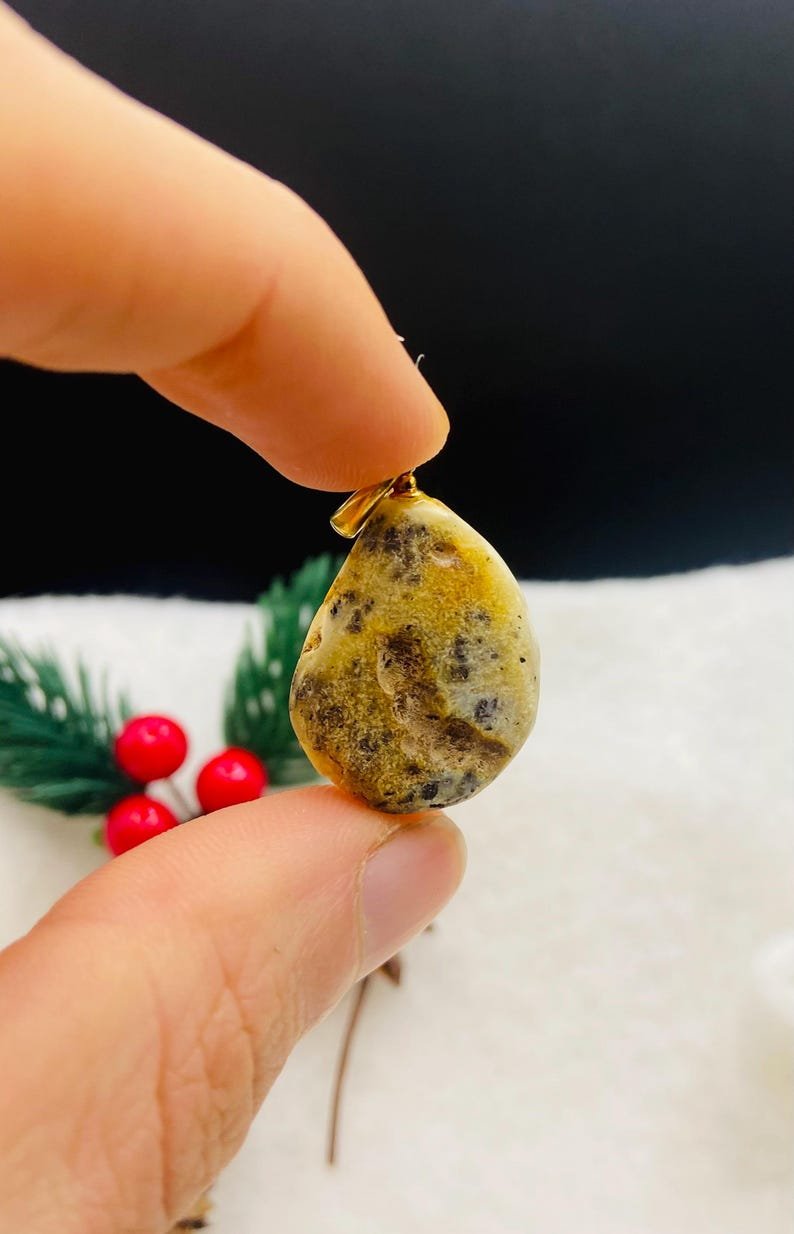 Premium klases neapstrādāti gaišās krāsas Dzintara kuloni