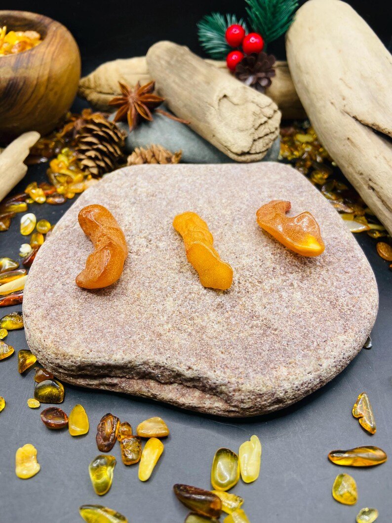 56548094-r-il-5df857-7354017774-il_794xN.7354017774_tc15 Neapstrādāti maza izmēra dzintara gabali unikālās formās