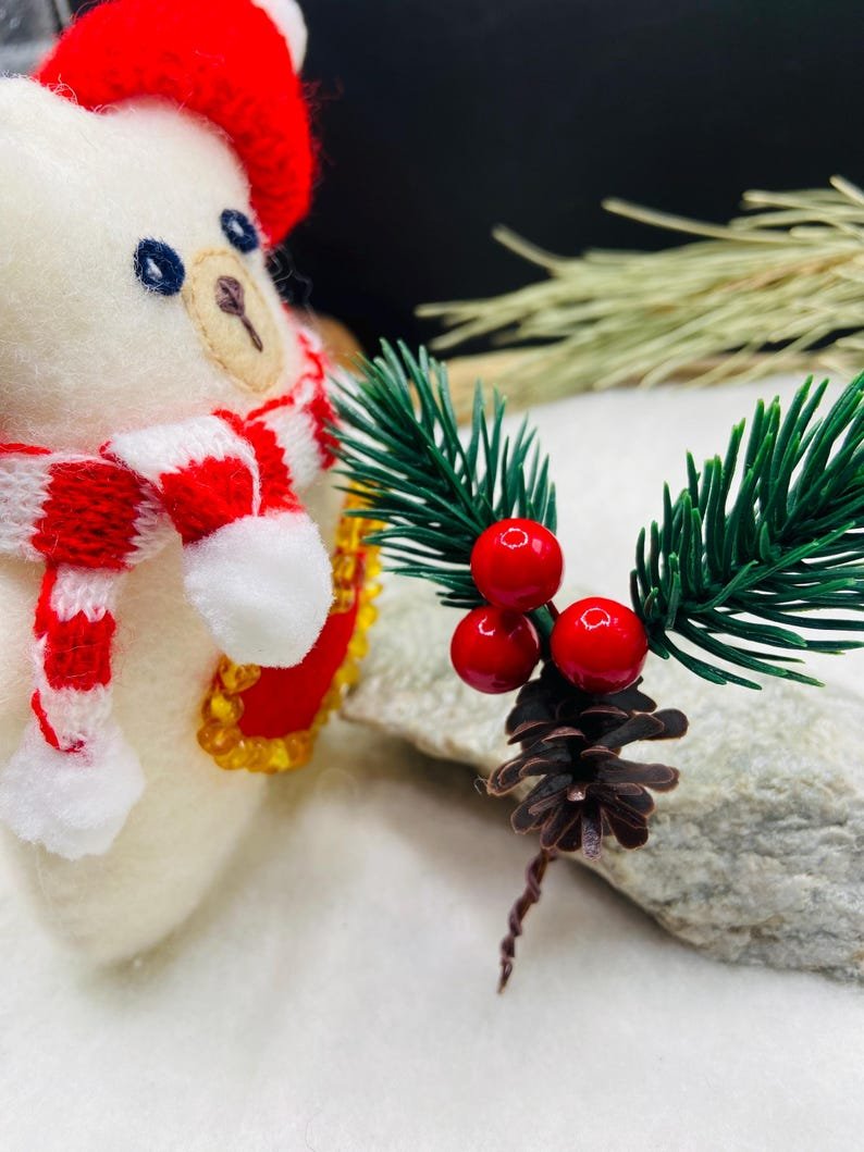 56548094-r-il-602c9f-7395300315-il_794xN.7395300315_ppus Varenie Leduslāči viedoti no rokām izšūta filca un Dzintara pērlītēm