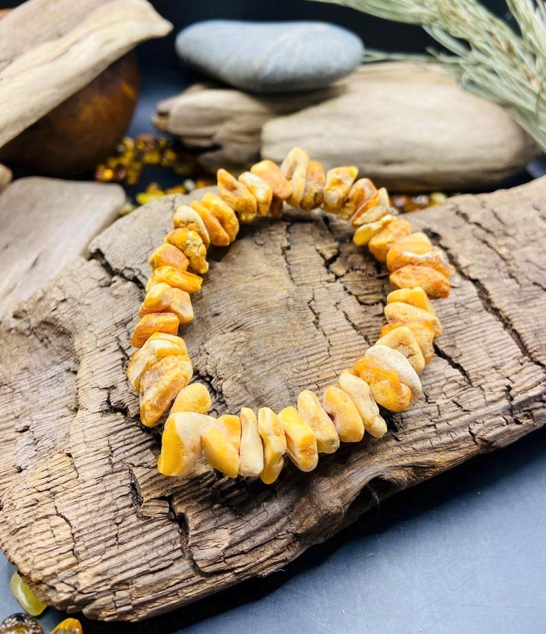 56548094-r-il-66fb16-7325399333-il_794xN.7325399333_h75g Unikāla Baltā Dzintara šķelto gabalu aproce