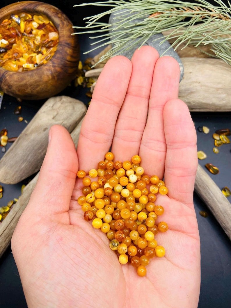 56548094-r-il-6bad9b-7167533780-il_794xN.7167533780_iohq 5-5.5mm Ugunīgas krāsas Baltijas Dzintara apaļās pērlītes