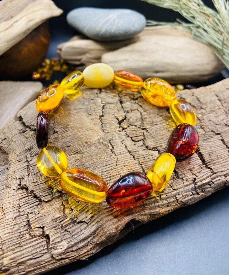 56548094-r-il-704372-7322066551-il_794xN.7322066551_kofj Koša un neatkārtojama Baltijas Dzintara "flatback" pērlīšu aproce