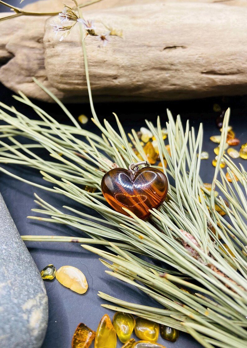 56548094-r-il-7826d2-6932228270-il_794xN.6932228270_iq8d Smalkas Dzintara sirsniņas ķiršu krāsā, Valnetīndienas dāvana