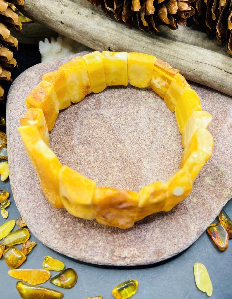 56548094-r-il-8ab4bd-7119165765-il_794xN.7119165765_2tmf Karaliskā stila lielizmēra Baltijas Dzintara aproce, daļēji pulēta