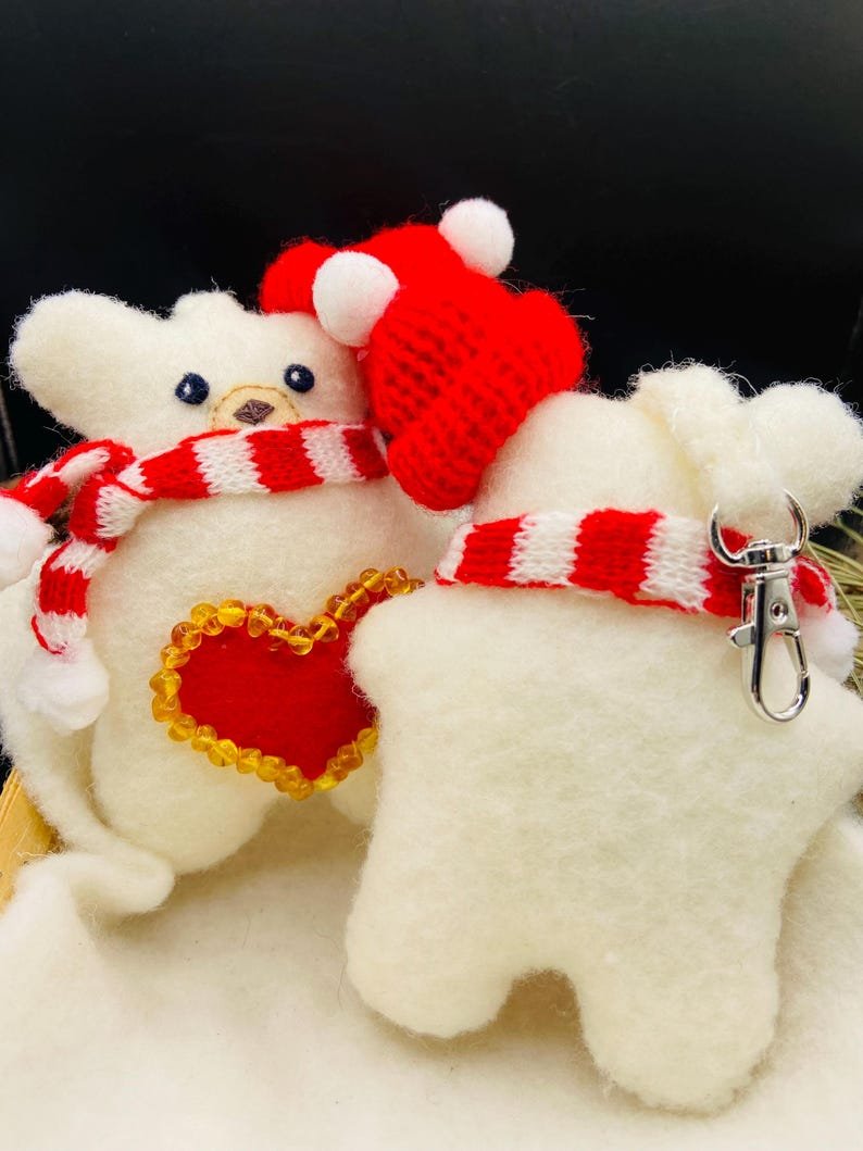 56548094-r-il-914abd-7347370626-il_794xN.7347370626_2xz9 Varenie Leduslāči viedoti no rokām izšūta filca un Dzintara pērlītēm