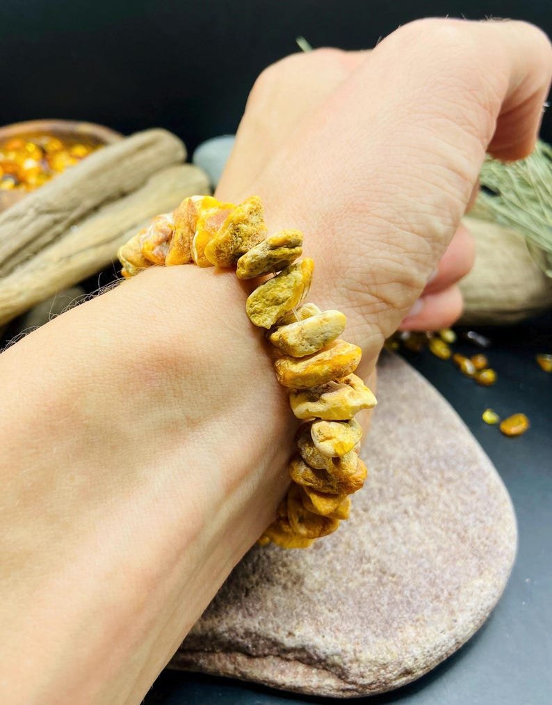 56548094-r-il-939511-7325396761-il_794xN.7325396761_tltx Unikāla Baltā Dzintara šķelto gabalu aproce