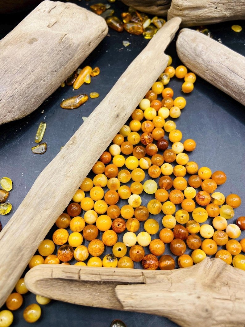 56548094-r-il-93ad8f-7167530254-il_794xN.7167530254_e6bl 5-5.5mm Ugunīgas krāsas Baltijas Dzintara apaļās pērlītes