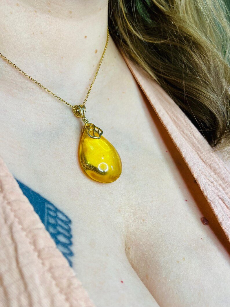 56548094-r-il-a07326-7307143620-il_794xN.7307143620_r30f Luksusa Baltijas Dzintara kulons ar 18K apzeltītu ķēdīti