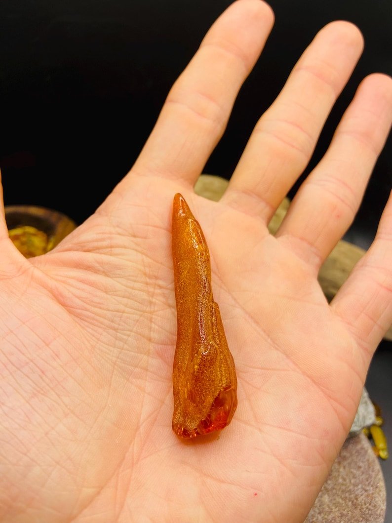 56548094-r-il-a196c5-7344274776-il_794xN.7344274776_lk33 Garš Dzintara gabaliņš spilgtā konjaka krāsā