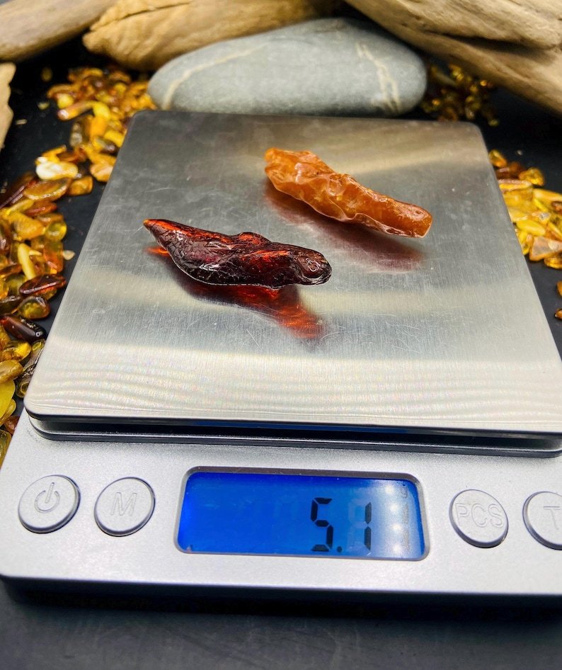 56548094-r-il-a20846-7398257103-il_794xN.7398257103_aw1k Mazi bet neparasti gari neapstrādāti dzintara gabaliņi