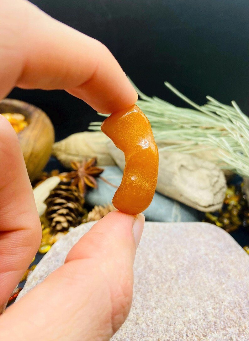 56548094-r-il-a67d35-7354031420-il_794xN.7354031420_2xln Neapstrādāti maza izmēra dzintara gabali unikālās formās