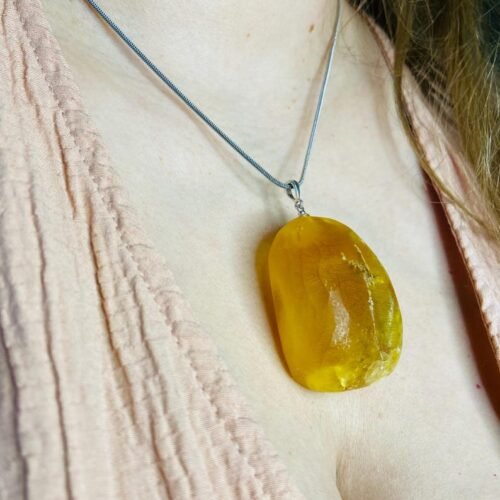 Milzīgs oranžas krāsas Dzintara kulons ar sudraba detaļu