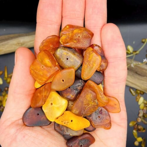 56548094-r-il-aa27a7-6720952056-il_794xN.6720952056_la20 Daudzkrāsainas lielizmēra šķeltās Dzintara pērlītes, daļēji pulētas