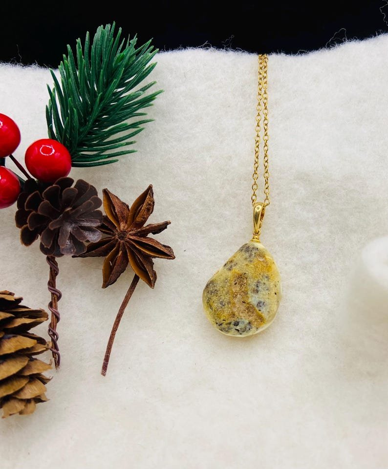 Premium klases neapstrādāti gaišās krāsas Dzintara kuloni