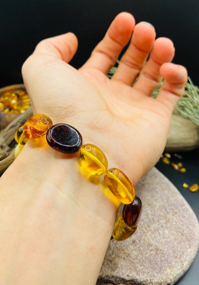 56548094-r-il-bd4e85-7274114480-il_794xN.7274114480_fa3m Koša un neatkārtojama Baltijas Dzintara "flatback" pērlīšu aproce