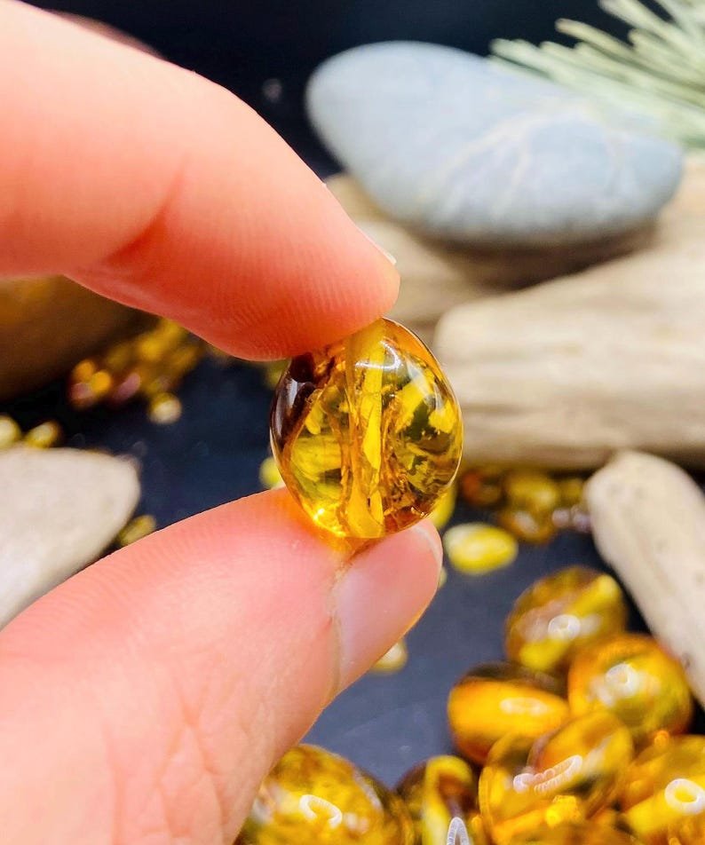 56548094-r-il-bf4f8f-7341747371-il_794xN.7341747371_q7d7 Liela izmēra citrona krāsas Baltijas Dzintara "Baroque" pērlītes