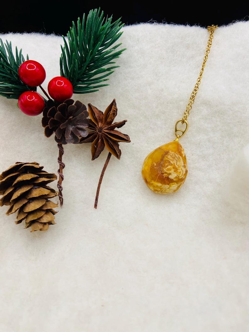 Premium klases neapstrādāti gaišās krāsas Dzintara kuloni