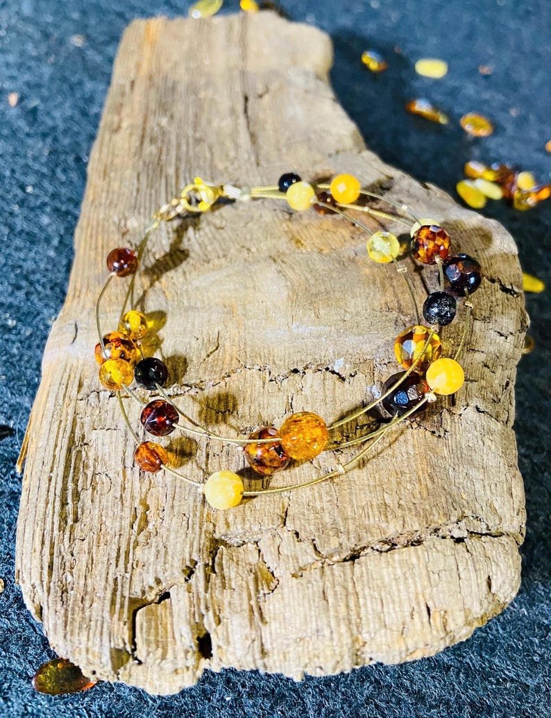 56548094-r-il-bfb3a8-6769253426-il_794xN.6769253426_ifd0 Baltijas Dzintara trīs stiepļu aproces un kaklarotas komplekts