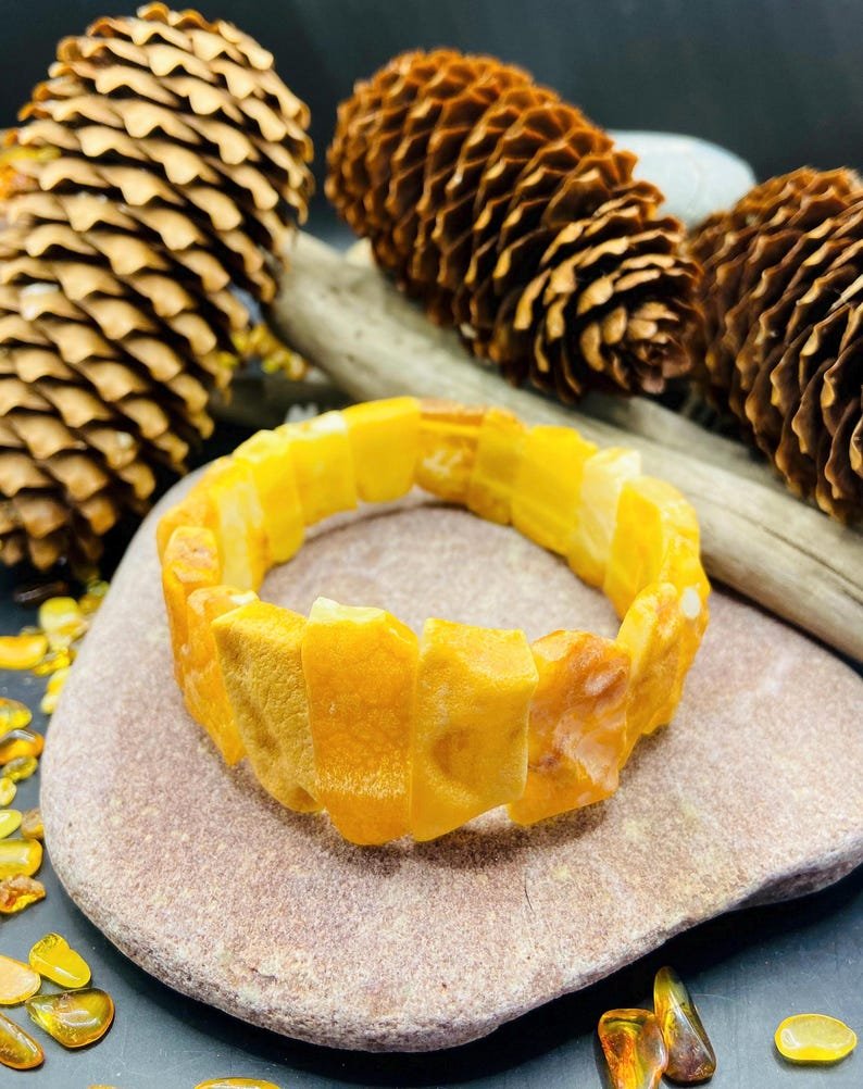 56548094-r-il-c48813-7119165499-il_794xN.7119165499_a7xu Karaliskā stila lielizmēra Baltijas Dzintara aproce, daļēji pulēta