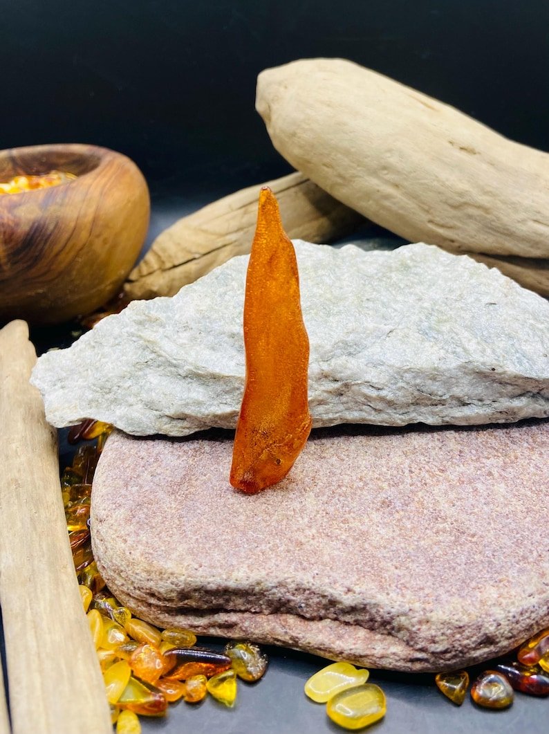 56548094-r-il-c555ab-7392207987-il_794xN.7392207987_35xw Garš Dzintara gabaliņš spilgtā konjaka krāsā