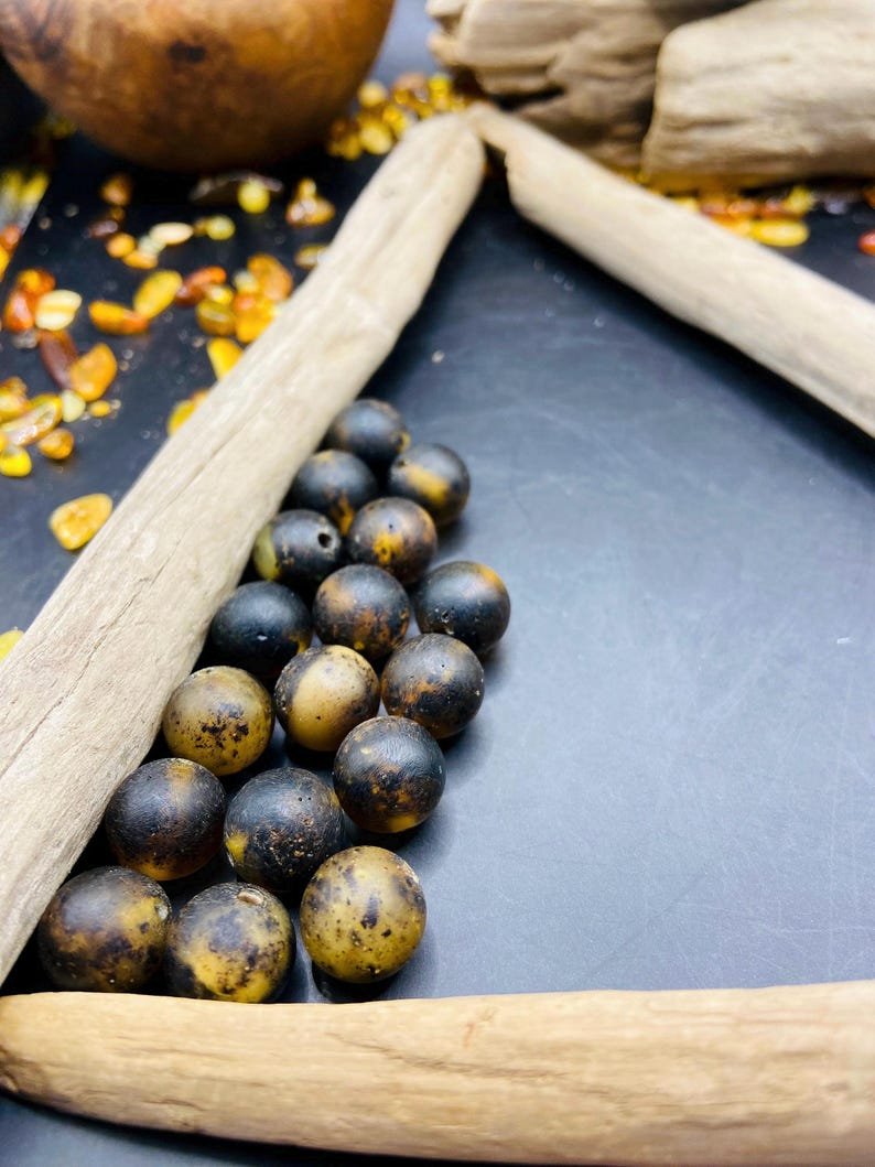 56548094-r-il-cd453b-7210263810-il_794xN.7210263810_gieg 10mm Dabīgas Purva Dzintara pērlītes , amatnieku iecienītākās