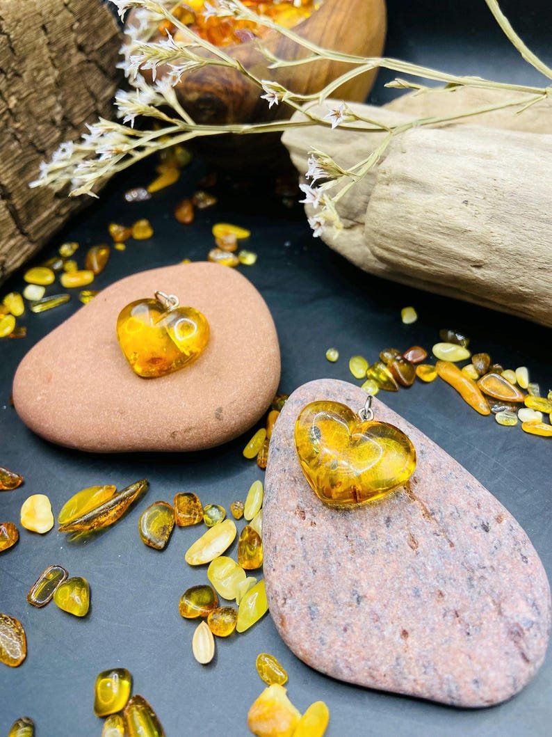 56548094-r-il-d27f0c-6987103693-il_794xN.6987103693_tg3w Smalkas citrona krāsas Dzintara sirsniņas, Valentīndienas dāvana