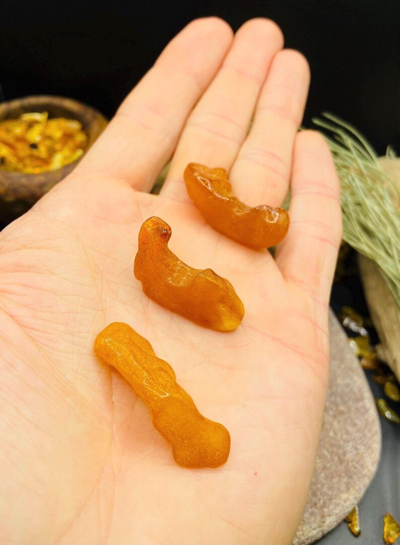 56548094-r-il-d614fd-7354032088-il_794xN.7354032088_nvcp Neapstrādāti maza izmēra dzintara gabali unikālās formās