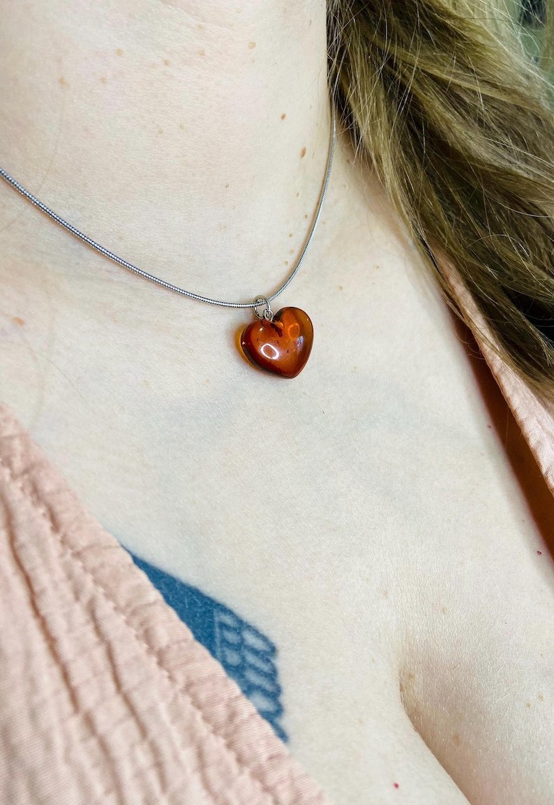 56548094-r-il-e27ac0-6932232262-il_794xN.6932232262_kkts Smalkas Dzintara sirsniņas ķiršu krāsā, Valnetīndienas dāvana