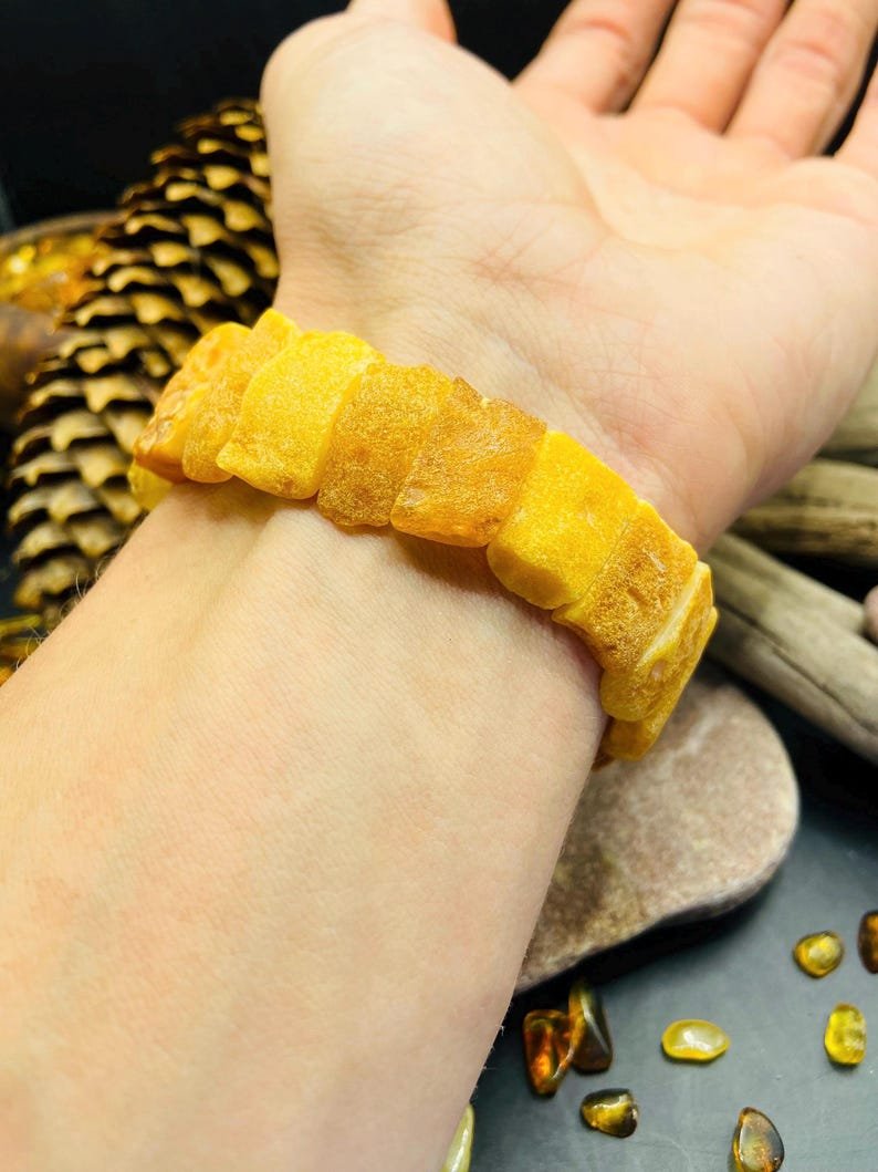 56548094-r-il-ebeadc-7119165225-il_794xN.7119165225_nj23 Karaliskā stila lielizmēra Baltijas Dzintara aproce, daļēji pulēta