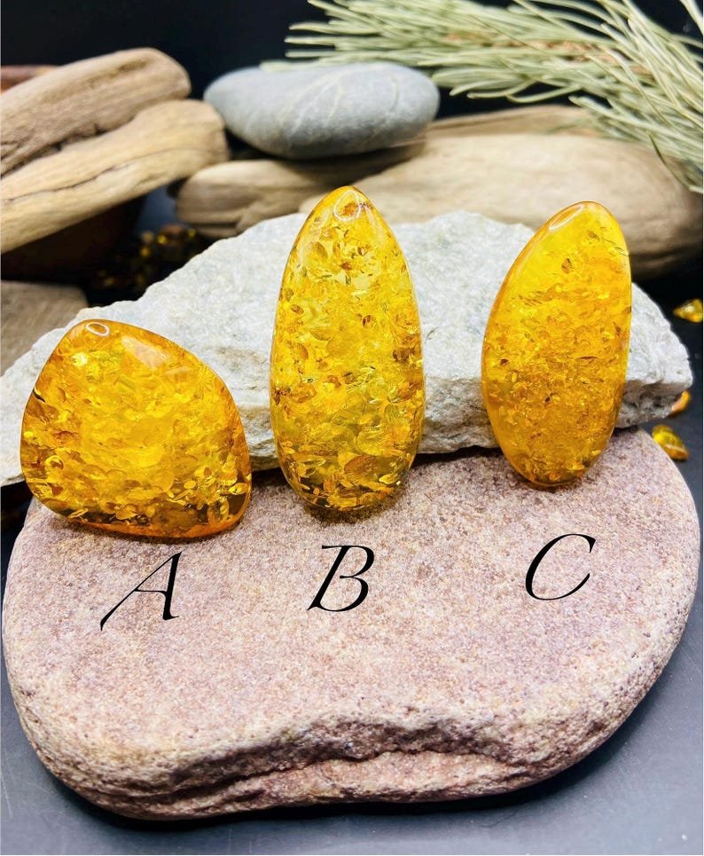 56548094-r-il-ec0951-7351341035-il_794xN.7351341035_dhm0 Perfekti Baltijas Dzintara "Kabahoni" 3 variācijās