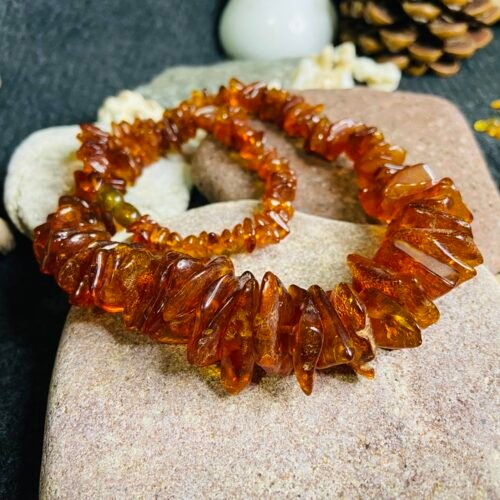 img_2886.jpg Lielizmēra šķelto pērlīšu kaklarota dzidrā konjaka krāsā