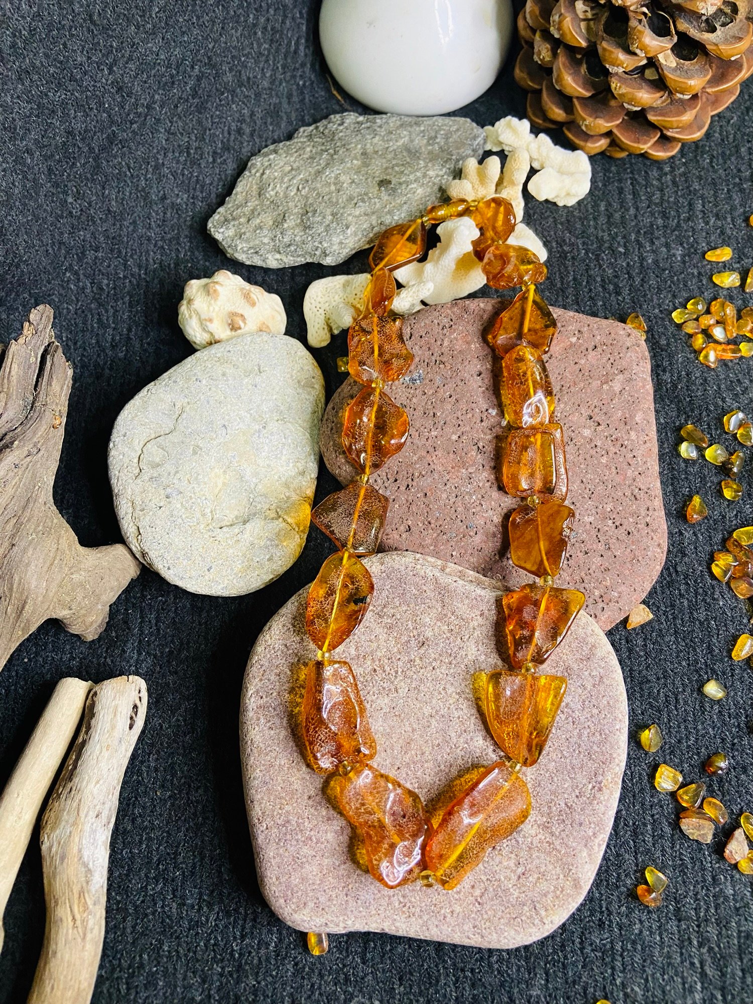 img_2889.jpg Neatkārtojama dzintara šķelto gabalu kaklarota sievietēm