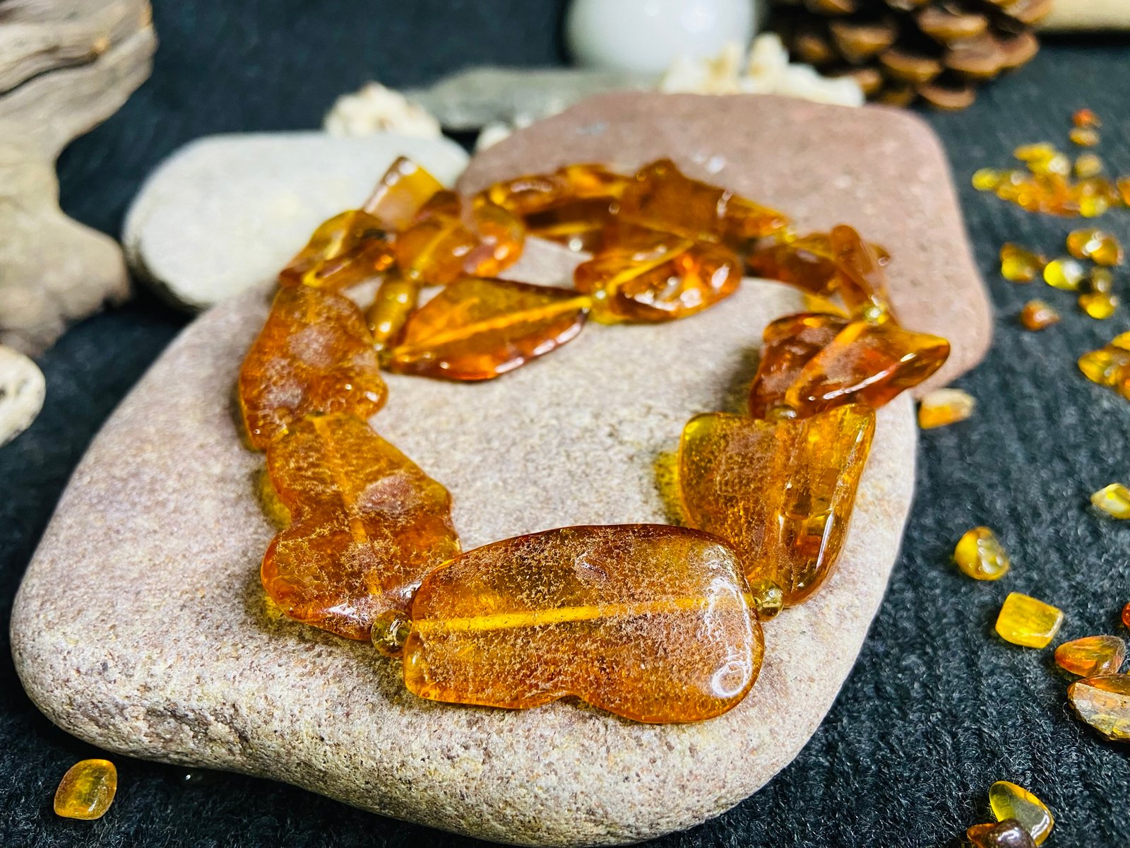 img_2890.jpg Neatkārtojama dzintara šķelto gabalu kaklarota sievietēm