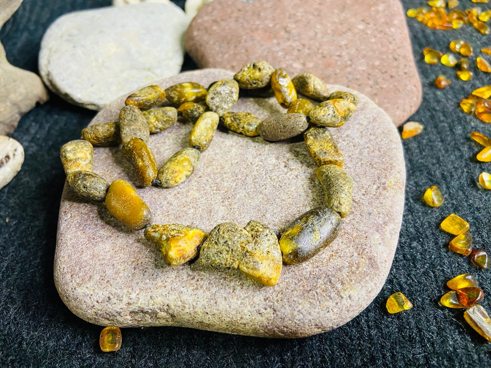 img_2894.jpg Īpaša Purva Dzintara neapstrādāto akmeņu kaklarota