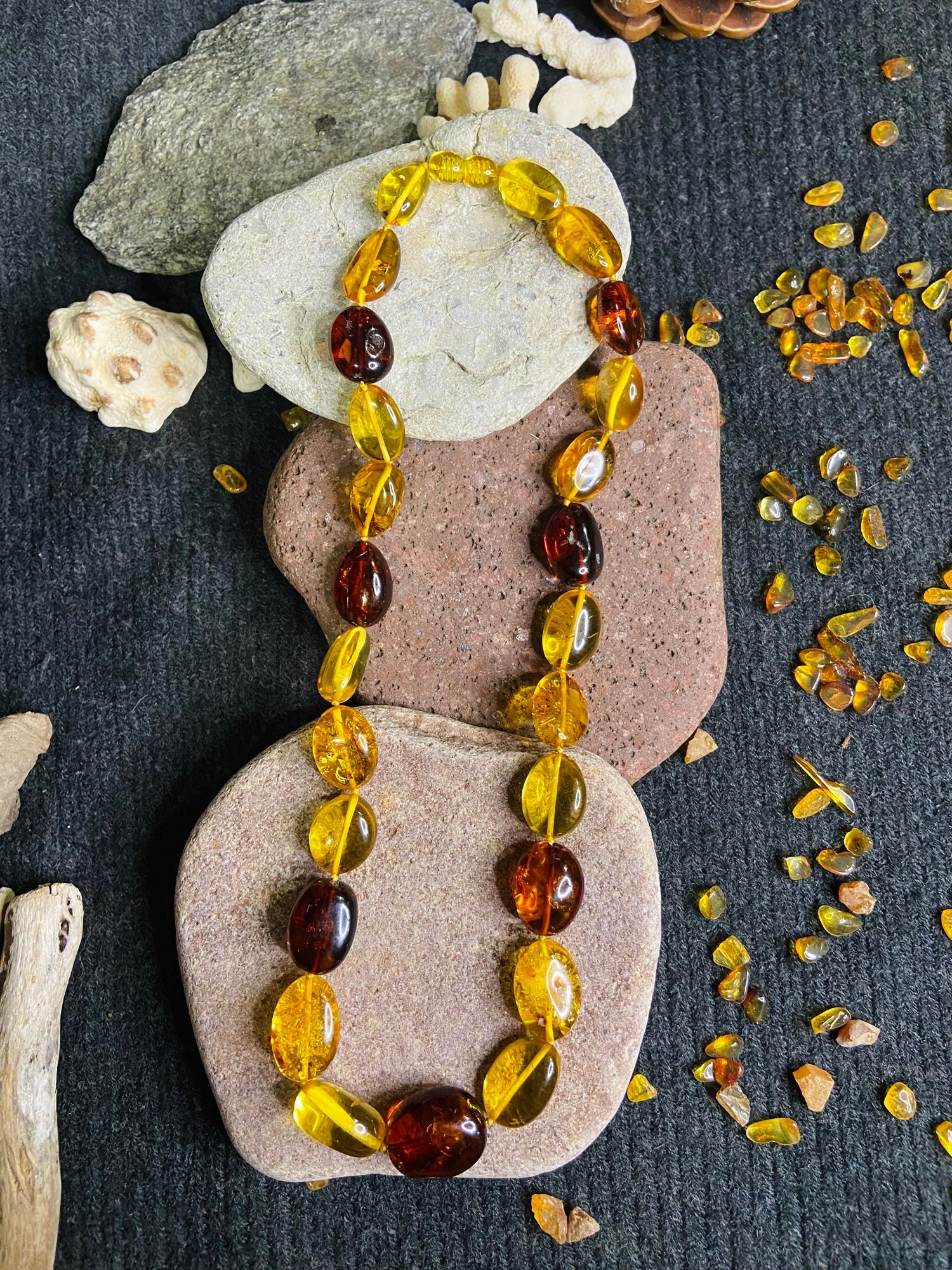 img_2898.jpg Eleganta un krāšņa Dzintara "Flatback" tipa pērlīšu kaklarota