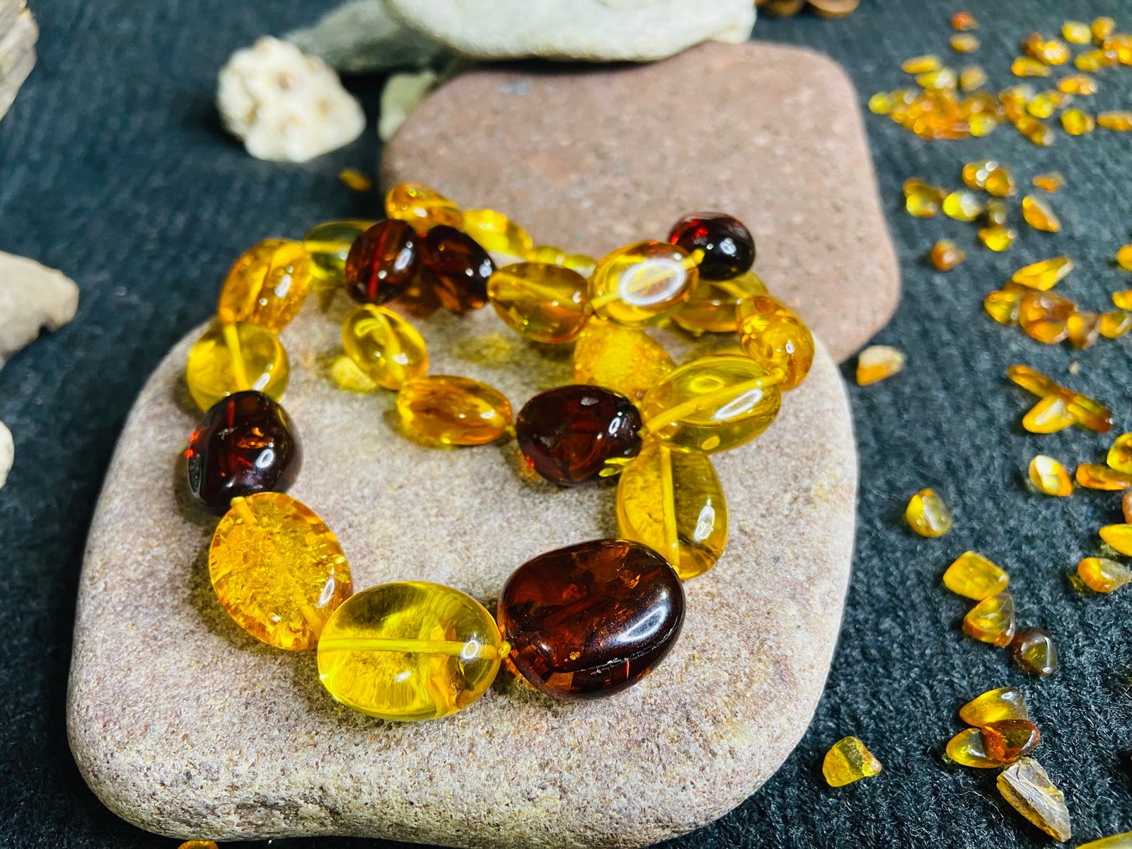 img_2899.jpg Eleganta un krāšņa Dzintara "Flatback" tipa pērlīšu kaklarota