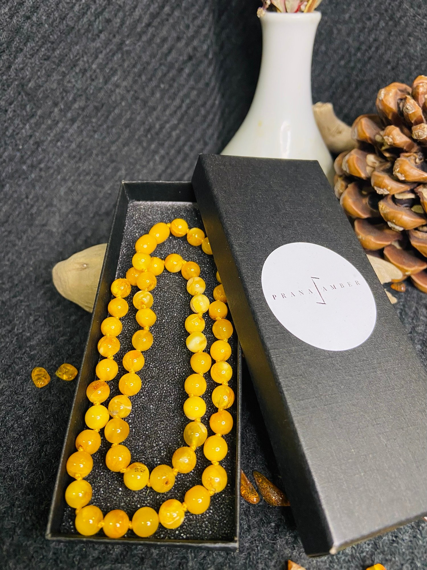 img_2951-jpg Sviesta un medus krāsas eleganta dzintara kaklarota