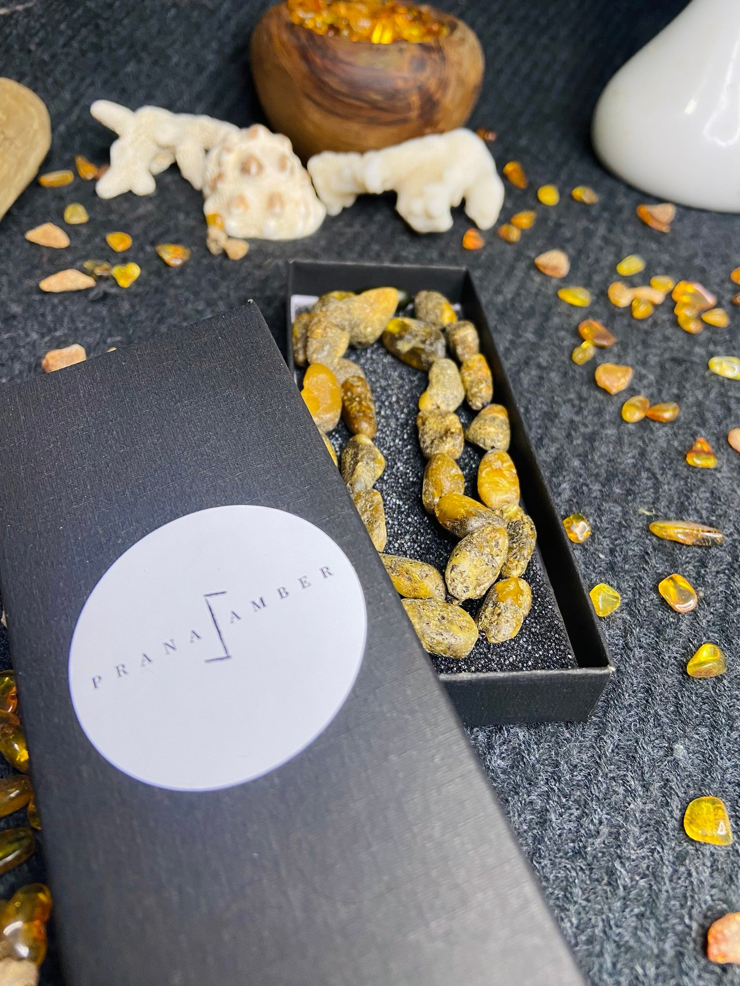 img_2997.jpg Īpaša Purva Dzintara neapstrādāto akmeņu kaklarota