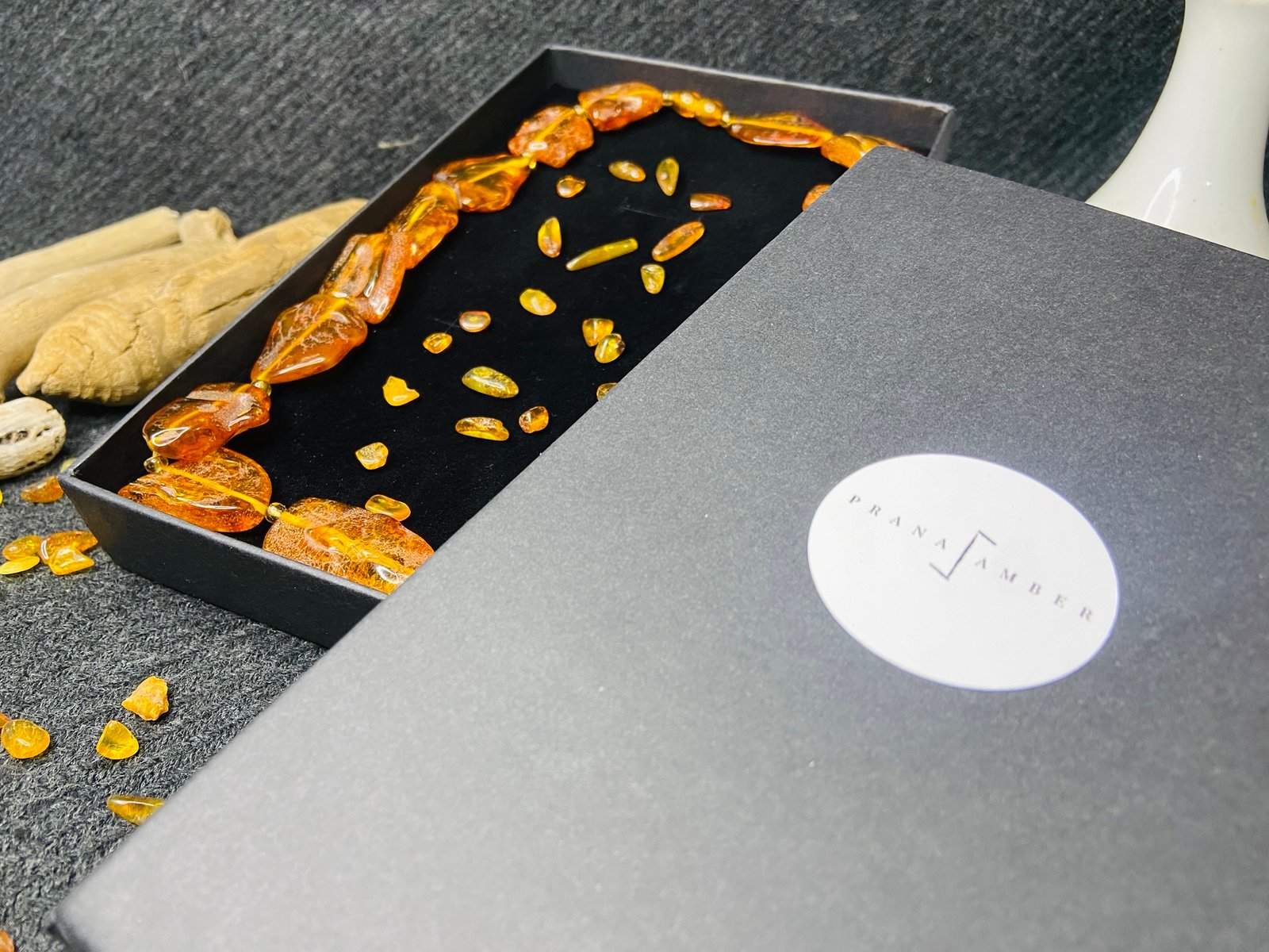 img_3007.jpg Neatkārtojama dzintara šķelto gabalu kaklarota sievietēm