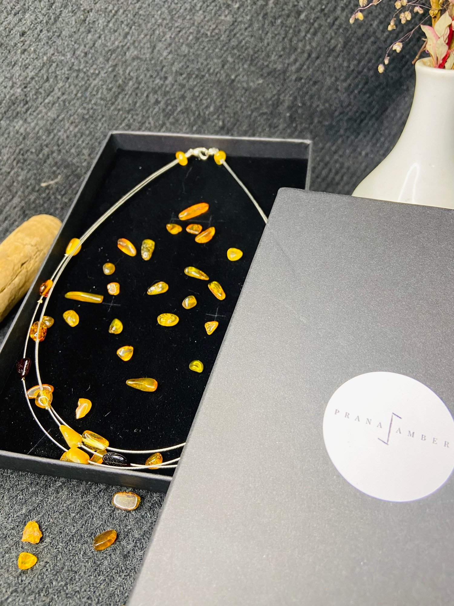 img_3012-jpg Daudzkrāsaina oriģināla veida dzintara kaklarota