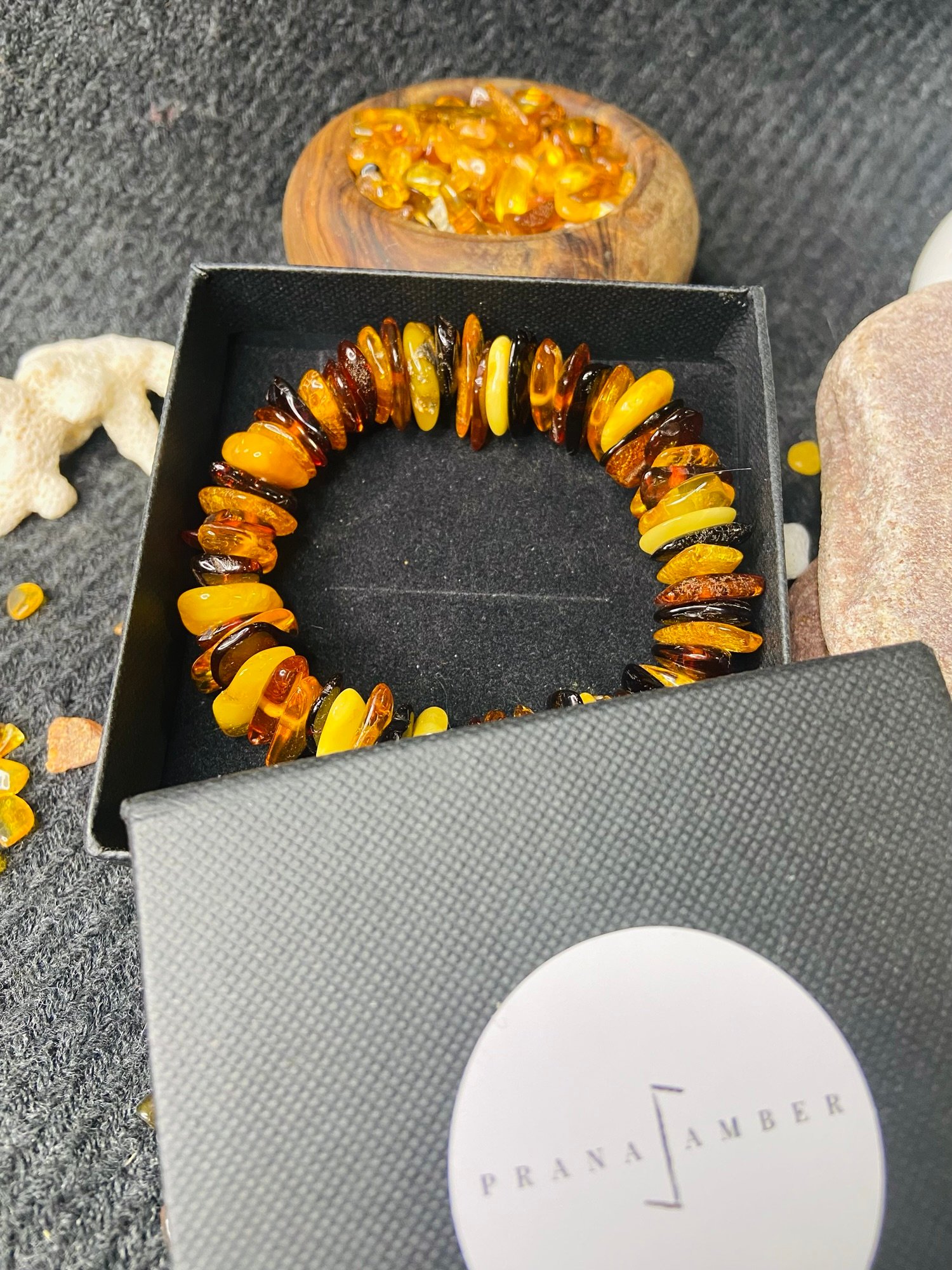 img_3060-jpg Lielās tradicionālā stila šķelto pērlīšu Dzintara aproces