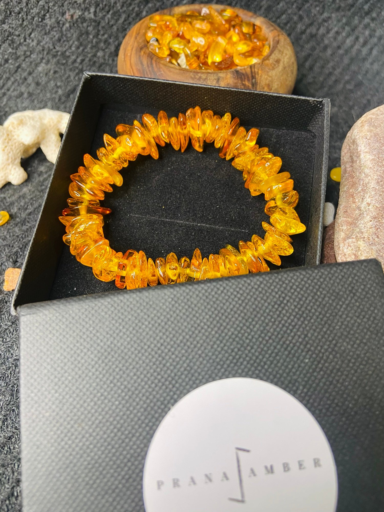 img_3061-jpg Lielās tradicionālā stila šķelto pērlīšu Dzintara aproces