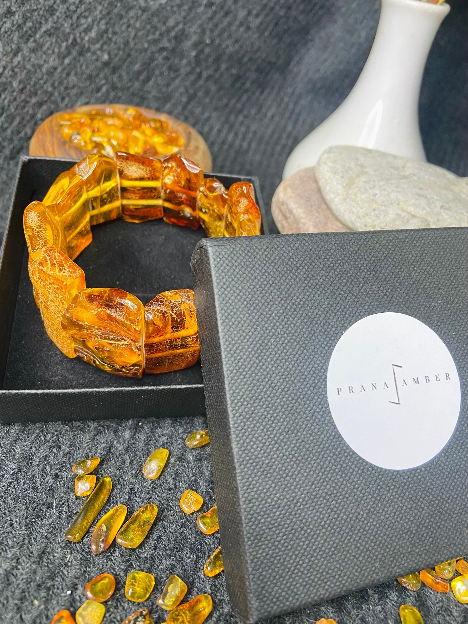 img_3065-jpg Liela konjaka krāsas Baltijas Dzintara aproce